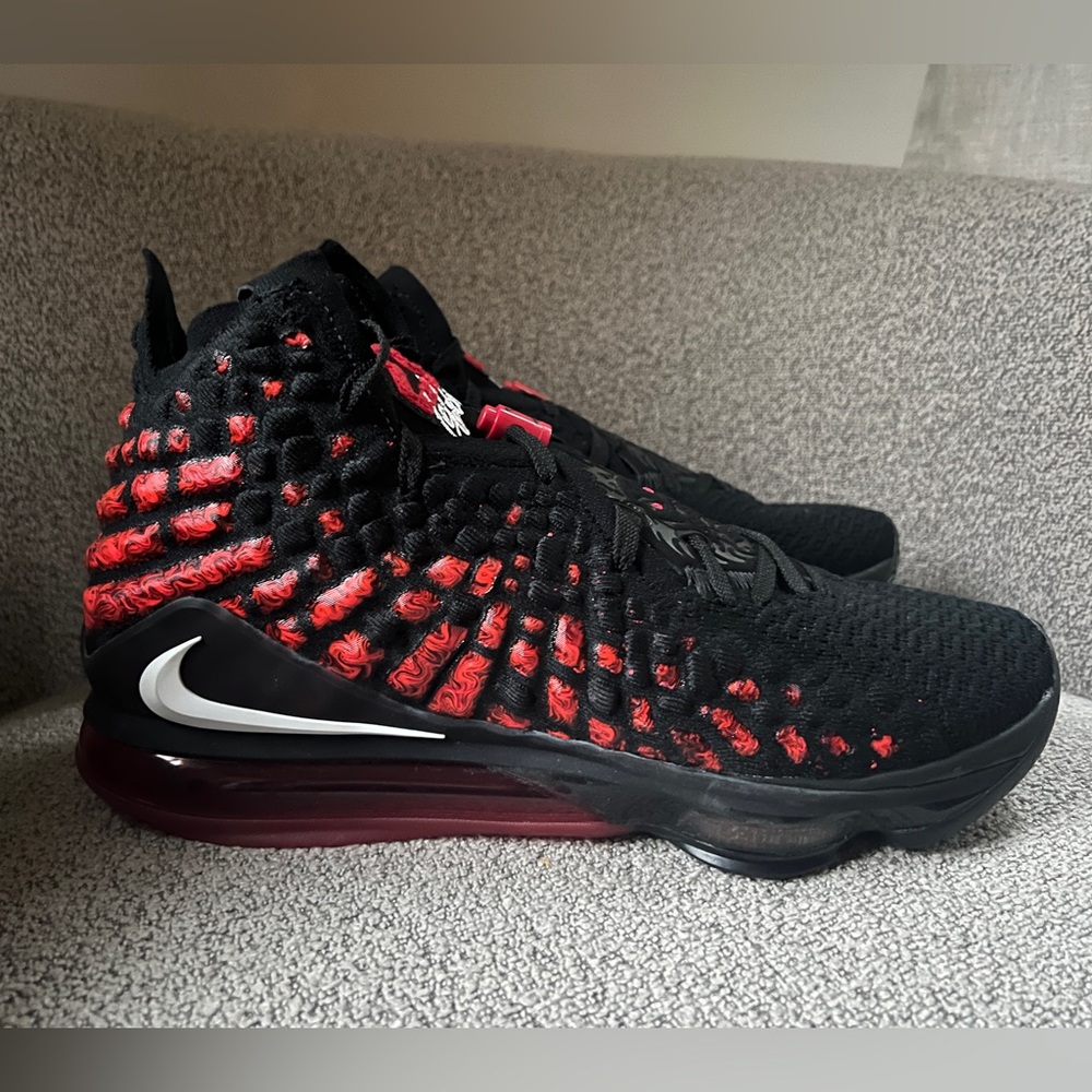 Nike LeBron 17 Infared VI